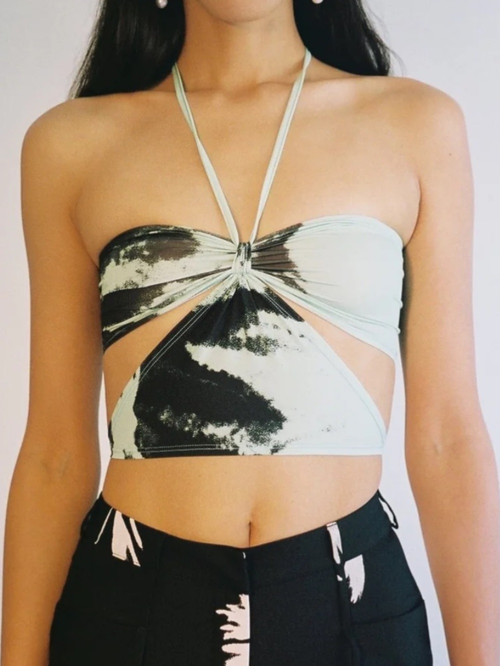 IOANNES - going out top - Tie-Dye Halter Cutout Crop Top - Mint/Black